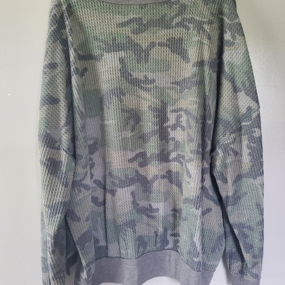 Camo Long Sleeve Top - Picture 3 of 3